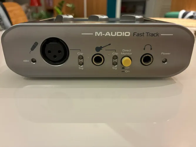 Interface de áudio M-AUDIO Fast Track