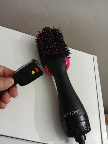 ESCOVA SECADORA REVLON° USADA