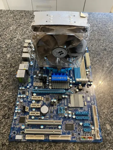 Gigabyte GA-770T-USB3 +phenon x6 1090t