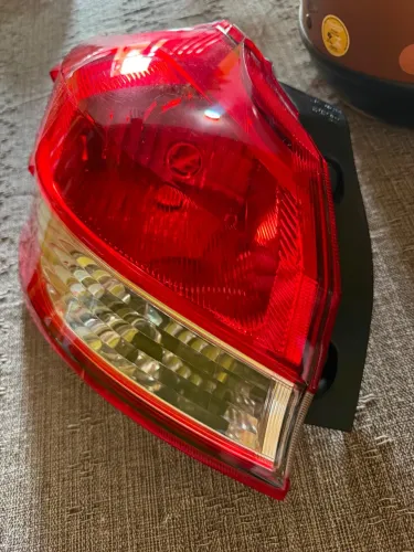 lanterna esquerda Yaris modelo 2018/19