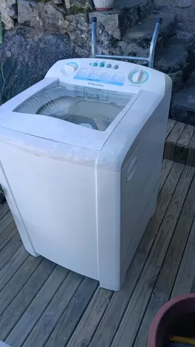 Máquina de lavar Eletrolux 10 kg modelo lf11