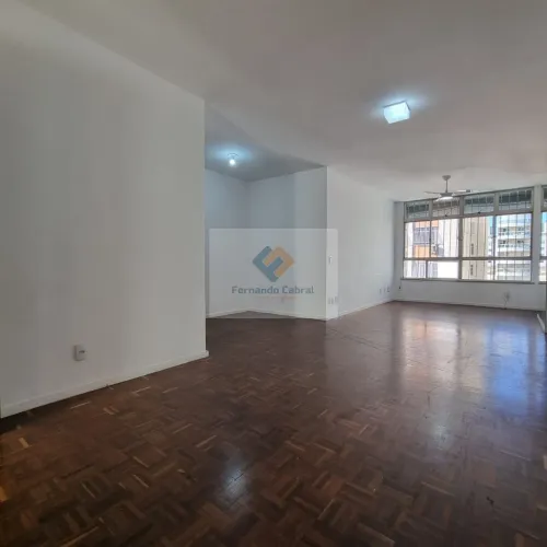 Apartamento à venda em Icaraí, três dormitórios próximo ao Campo de São Bento.