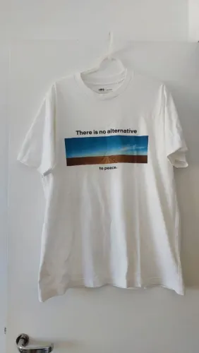 Camisa UNIQLO Tamanho GG. Nova!!Largura 60cm;Altura 75cm.