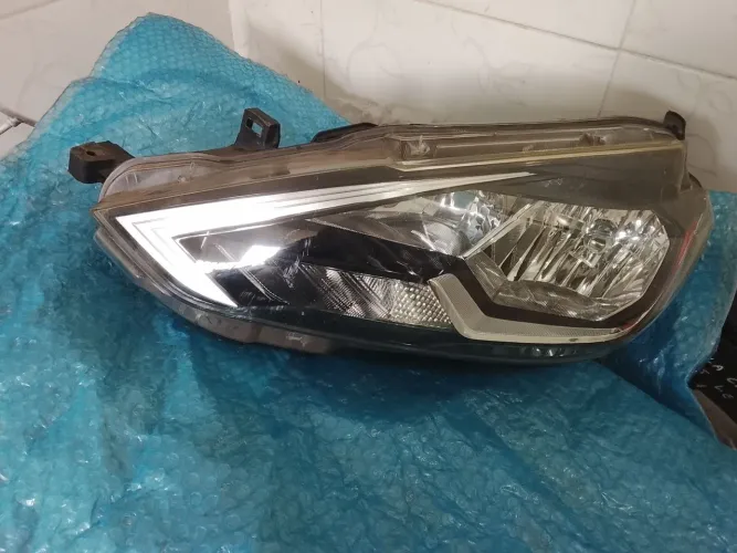 Farol de  Sentra Lado esquerdo 2018