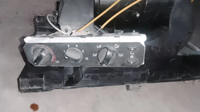 Vendo caixa de ar-condicionado do caminhão Iveco stralis
