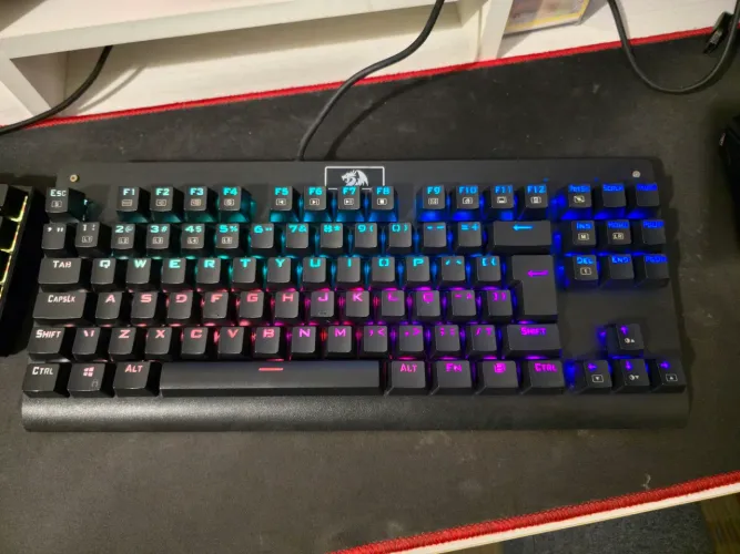Teclado Mecanico gamer Redragon Dark Avenger (switch azul)