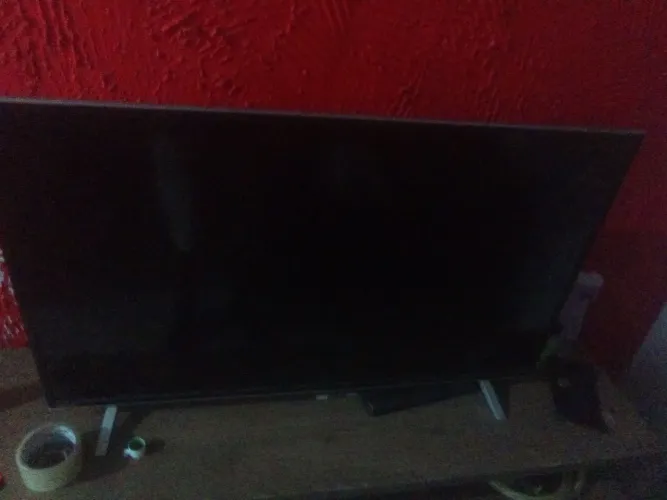 Vendo televisão para retirada de peças
