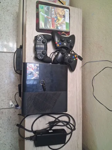 Vendo xbox 360 completo