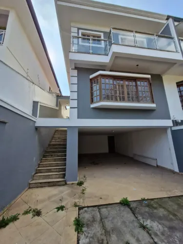 Casa à Venda na Vila São Francisco  4 Dorms (3 Suítes), 6 Vagas  R$ 1.350.000