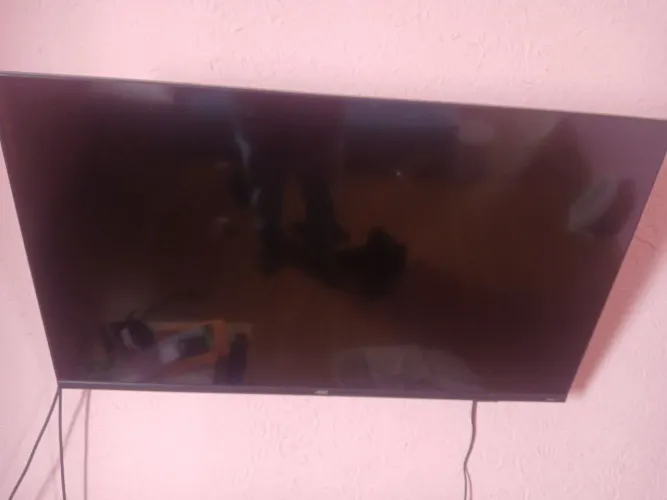 VENDO ROKU TV AOC 43 COM DEFEITO TELA FICA AZUL.