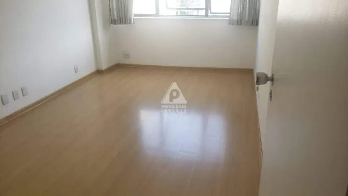 Sala comercial, em galeria, 25 mts, vista livre, em Ipanema.