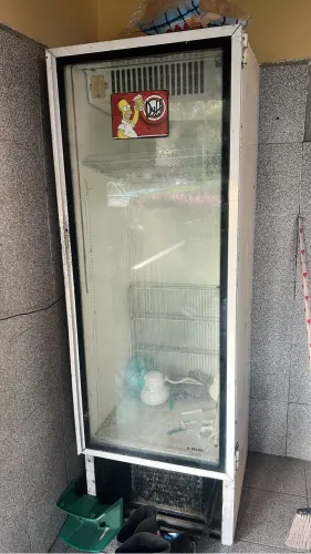 Geladeira expositora usada