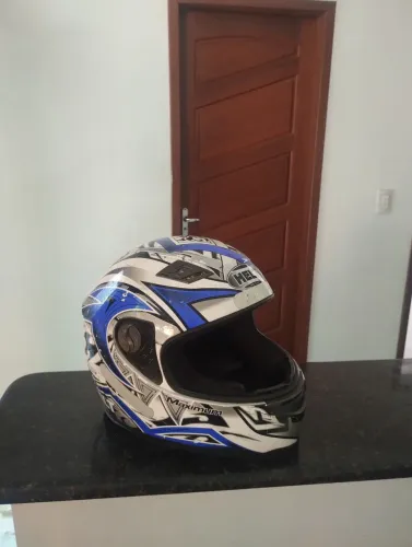Capacete. Helt