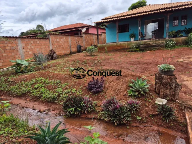 Vendo Espaçosa Casa / Chácara à Venda no centro de Souza  Rio Manso/MG !