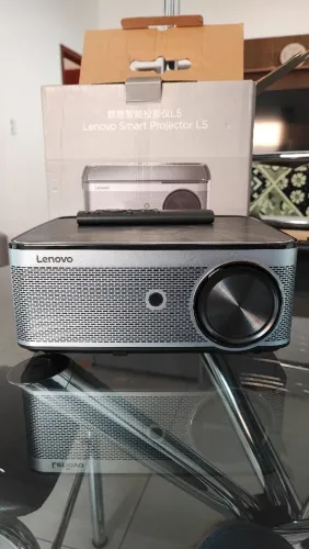 Projetor Lenovo L5 + tecido reflexivo 100"