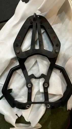 Vendo acessórios, baú, base e bagageiro tiger 660