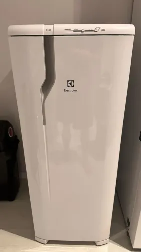 Geladeira electrolux 240L