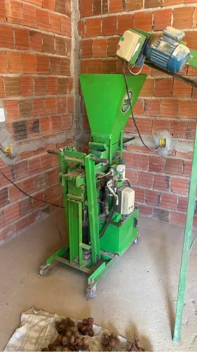 Máquina de tijolos ecológicos