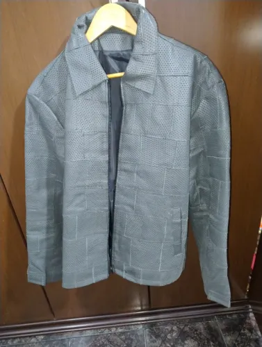 Vendo 2 casacos de couro masculino e fem