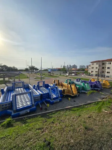 Futebol de sabão e touro mecanico