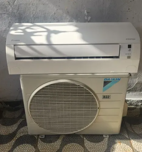 Vendo Ar condicionado de 12.000 btus Inverter Frio Daikin Qualidade Indiscutível