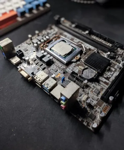 Kit Processador Intel i5-7400 + Placa-mãe LGA 1151 (Com Detalhe)