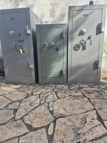 Cofres de aço R$600 cada