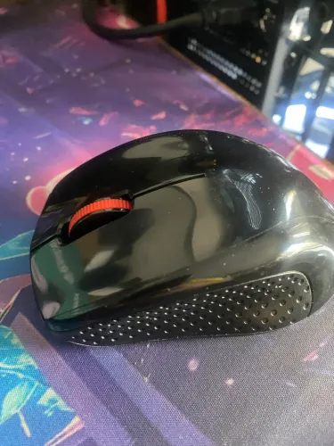 Teclado e mouse. Sem fio