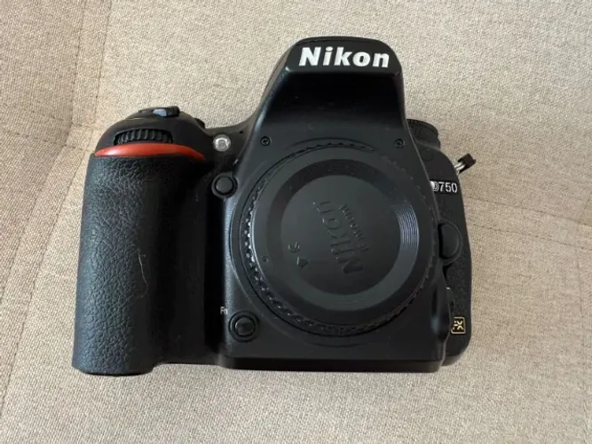 Câmera Nikon D750 DSLR (Corpo) com 2 baterias extras 4 CARTÕES SD