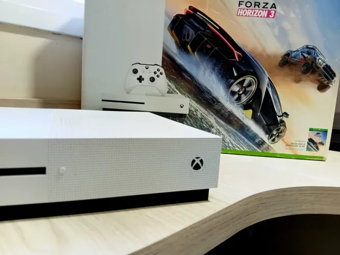Xbox One S 500GB - Em bom estado