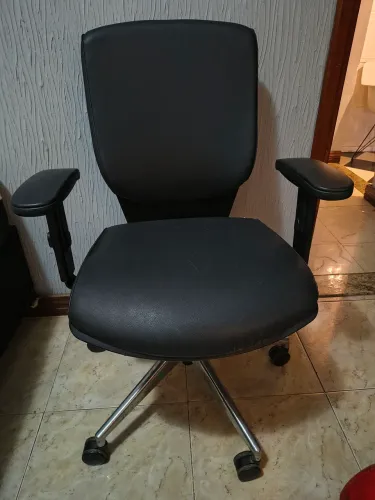 Cadeira de escritório em corino