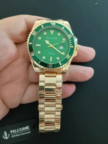Relógio em ação dourado !