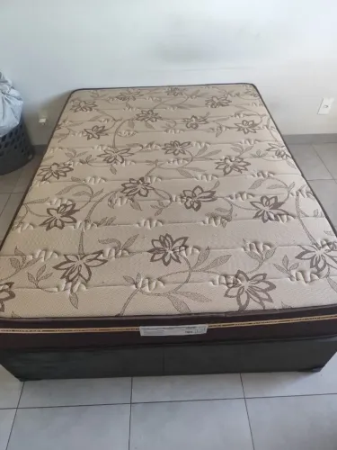 Cama Casal Menos de 1 ano de uso