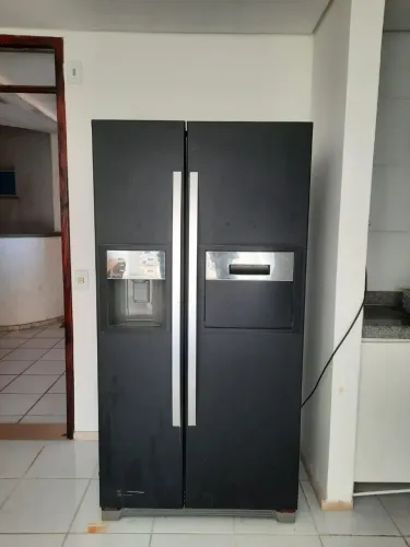 Geladeira side by side R$ 600,00 