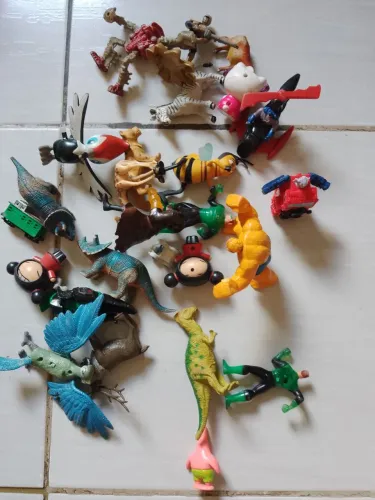 Vários brinquedos 