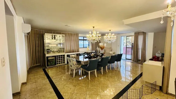 Apartamento de 4 suítes em Divinópolis (Centro) - 305 m² de área privativa, frente