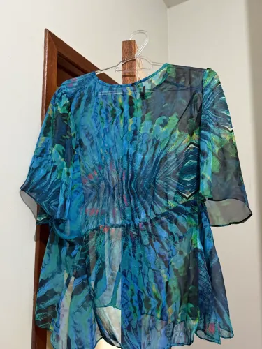 Blusa Transparente Estampada com Amarração