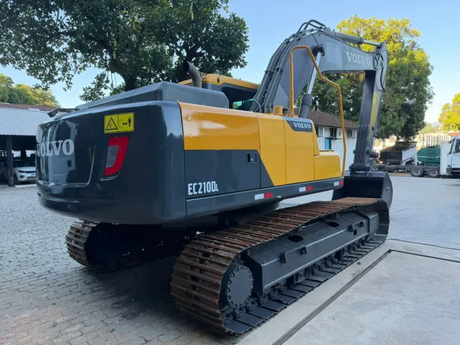 Escavadeira Hidráulica Volvo 210, ano 2021
