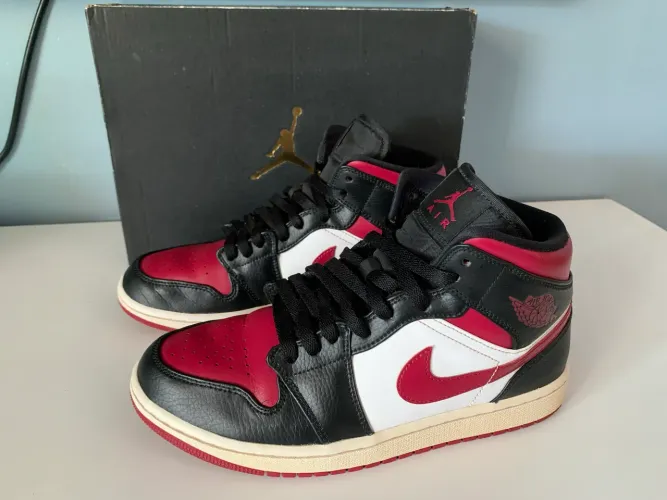 Nike Air Jordan 1 Mid ?Bred Toe?