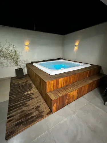 Vendo Spa Dallas completo 2,40x2,40  com aquecedor, deck e capa protetora