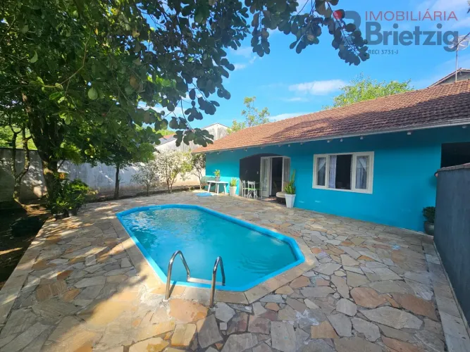 Casa à Venda em Bom Retiro Joinville, 3 Quartos, 156m², R$850mil