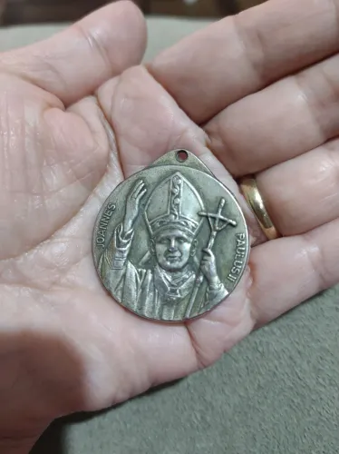 Medalha antiga do Papa. 60 reais