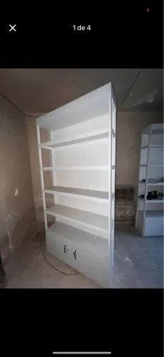 Estante com 2 portas e 5 prateleiras