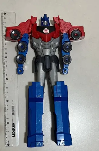 Boneco Optimus Prime Transformers