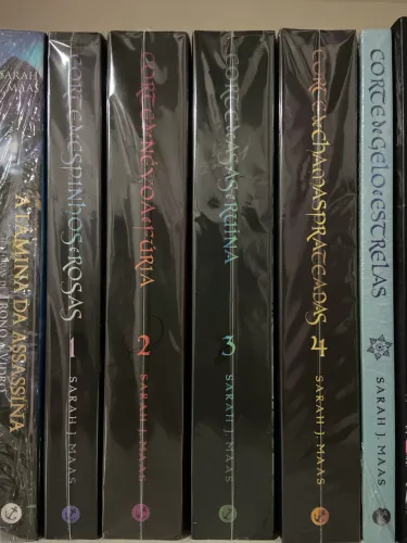 Livros série acotar - sarah J maas (capa antiga)