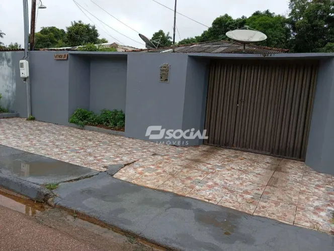 Casa com 2 Terrenos - Zona Leste