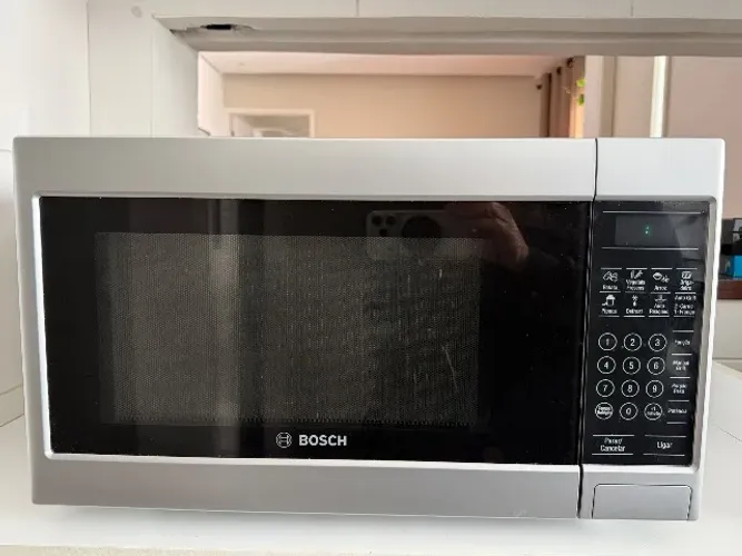 Microondas Bosch 27L com Grill