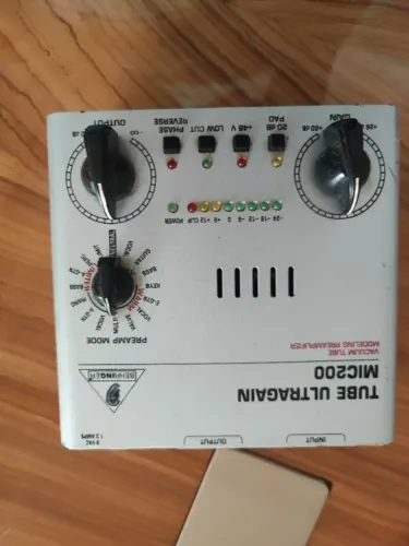 Pré-Amplificador Valvulado Behringer Tube Ultragain MIC200