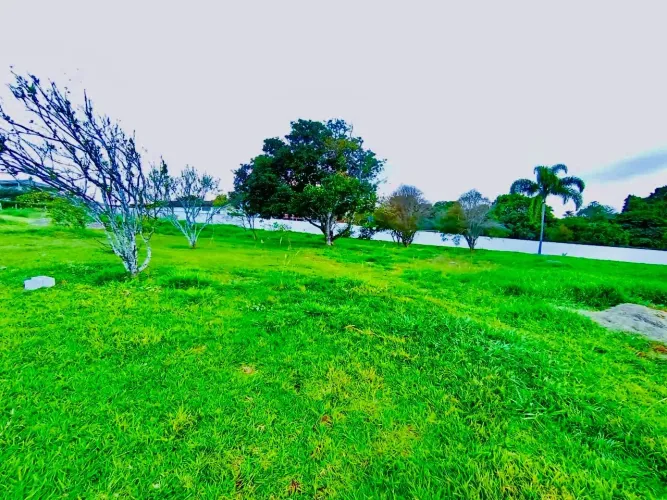 Terreno à venda no Condomínio Chácaras Cataguá em Taubaté/SP.