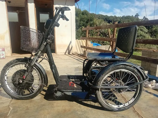 Triciclo elétrico 